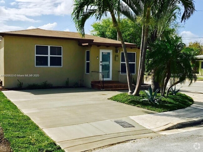 Building Photo - 1245 NE 17th Way Rental
