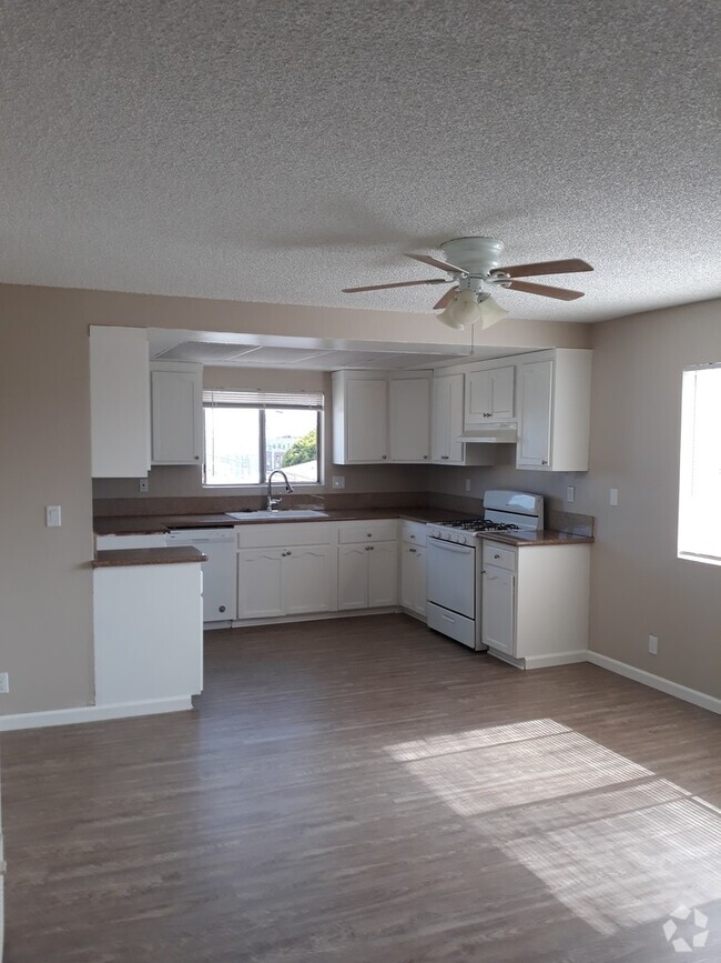 Building Photo - 3 Bed/ 1 Bath San**$2495** Unit 322-06 Rental