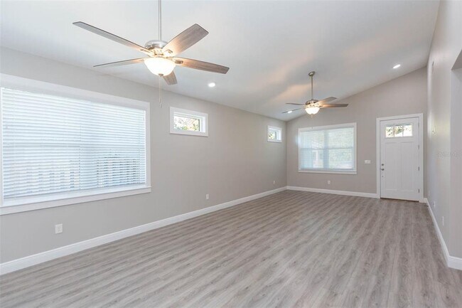 Photo - 218 W Jean St