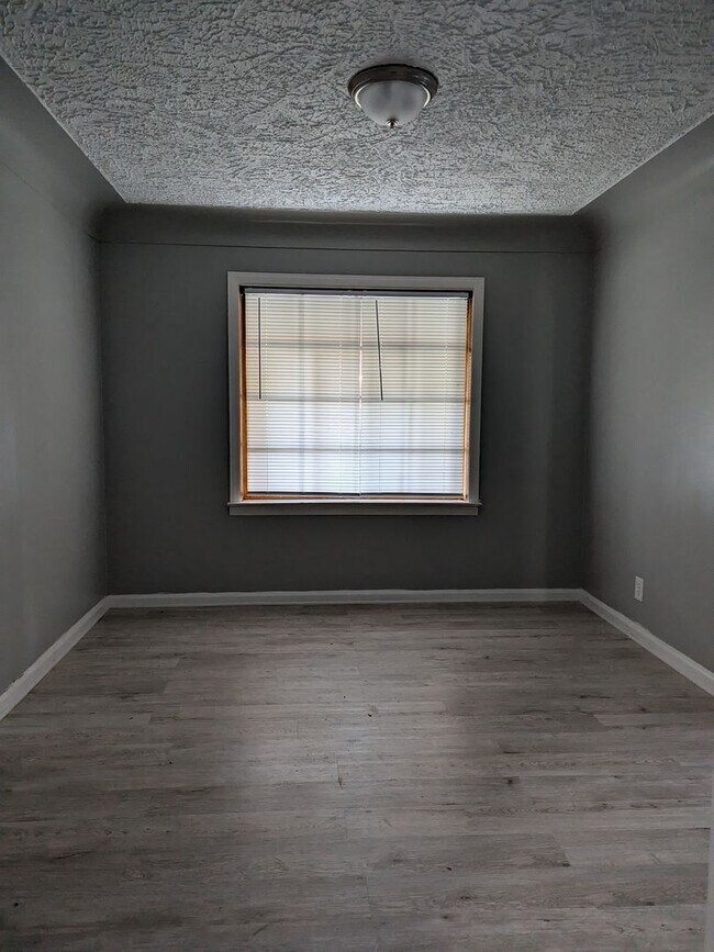 Photo - 19986 Mitchell St