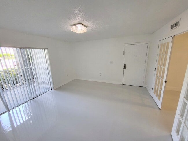 Photo - 8520 SW 212th St Unidad 107