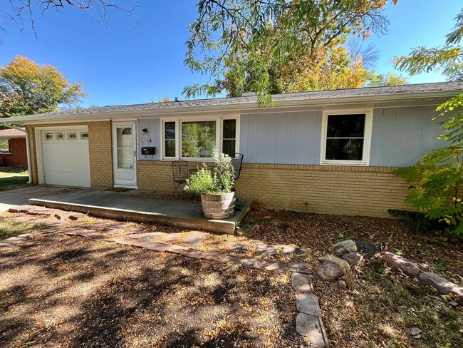 Building Photo - 3 Bedroom ranch w/ garden in the Heart of Longmont!