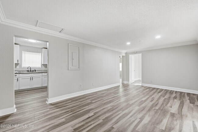 Photo - 2002 St Clair St