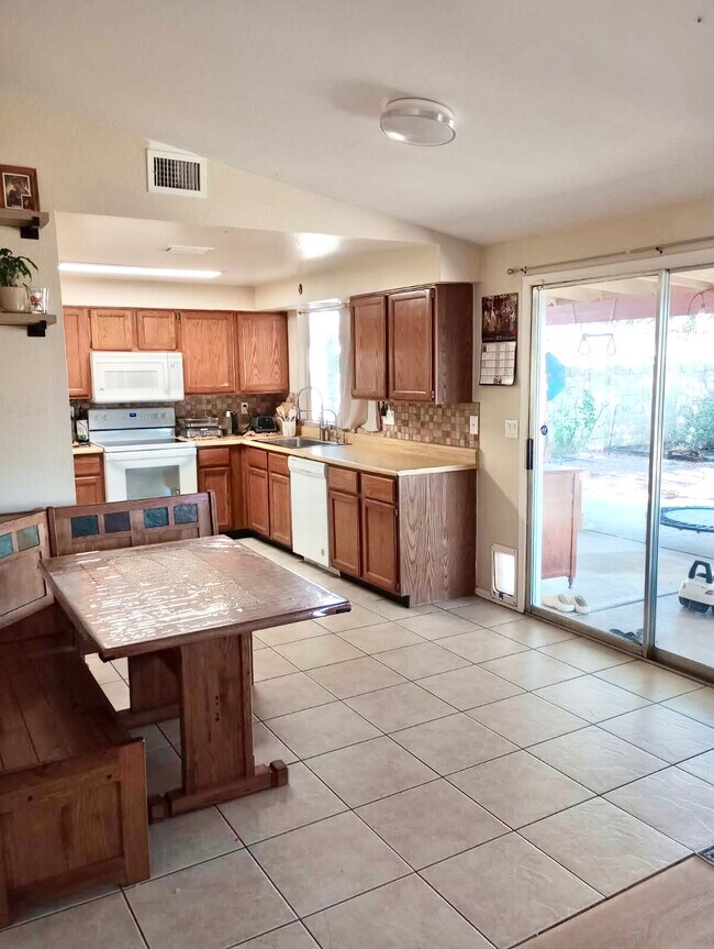 Photo - 1138 E Avenida Grande