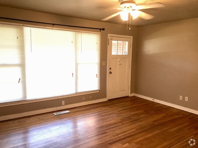 Building Photo - Two Bedroom Very Close to OU Campus Rental