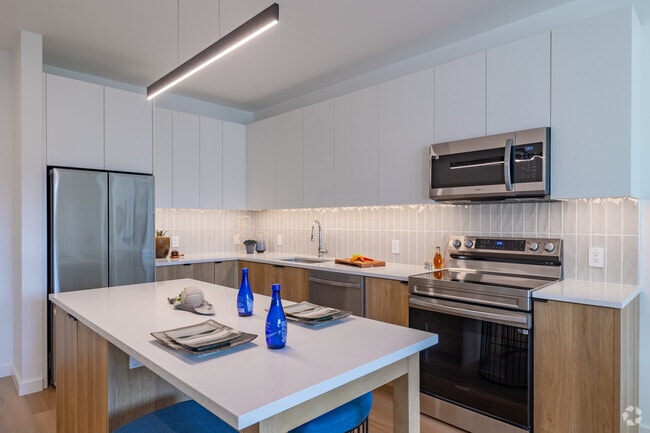 1BR, 1BA - 725SF - Kitchen
