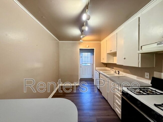 Photo - 957 E 37th Pl