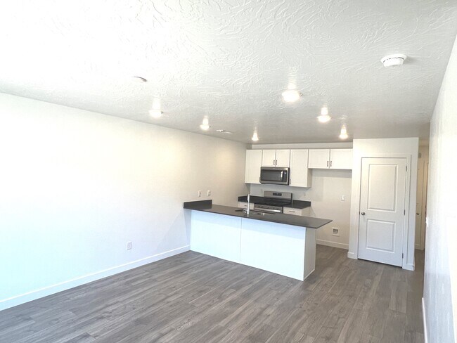 El refrigerador está incluido. - 3303 E Elkhorn Ln