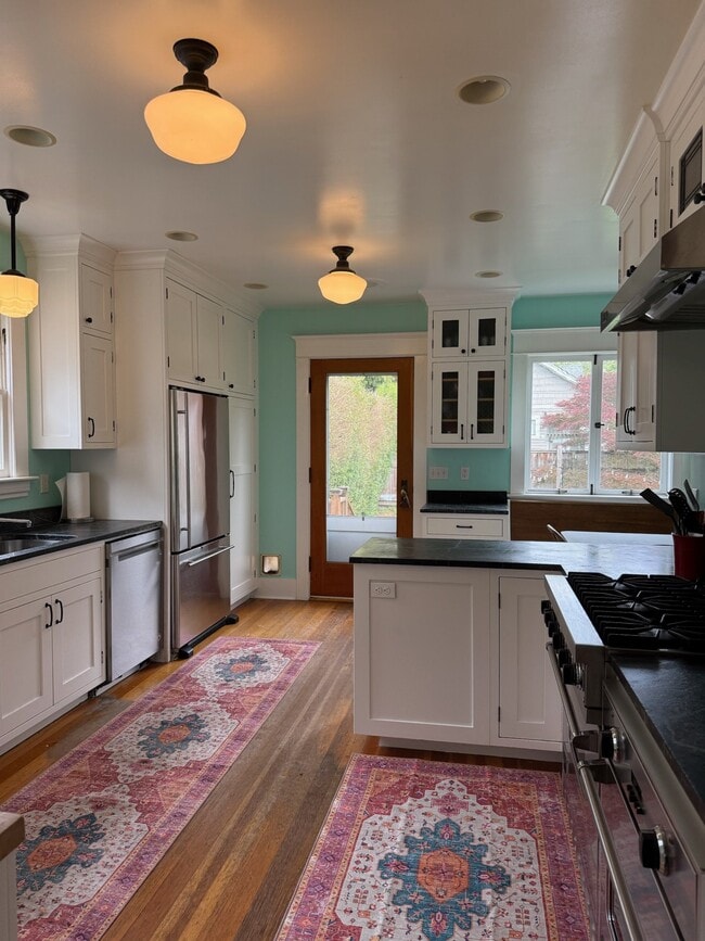 Photo - 4534 Thackeray Pl NE