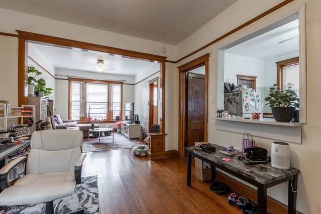 Photo - 3330 N Clark St Unit 3