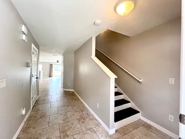 Photo - OVIEDO/UCF RENTAL! Wonderful 3 bd 2.5 bath corner unit townhome! 1 CAR ATTACHED GARAGE!NO CARPET!...