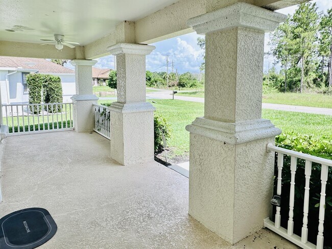 Photo - 1067 Butler St E