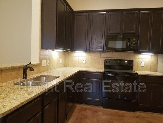 Photo - 211 Joanne Cv