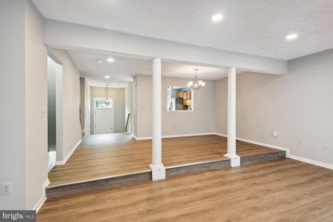 Building Photo - 1605 Woodview Ct