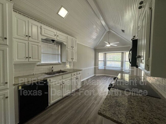 Photo - 7729 Red Oak St