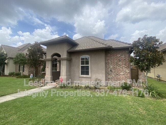 Photo - 330 Dunvegan Ct