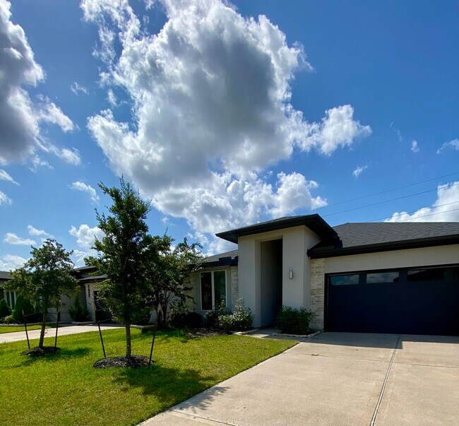 28503 Hannahs Harbor Ln