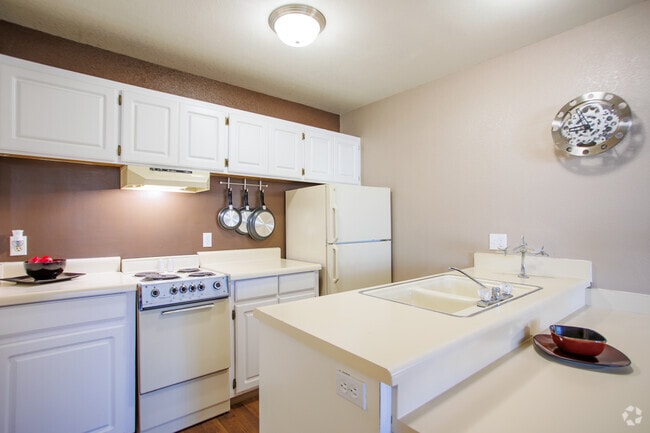 Studio - 324SF - Kitchen