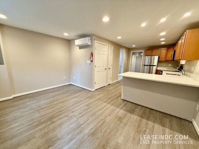 Photo - 152 R St NE Unit #B