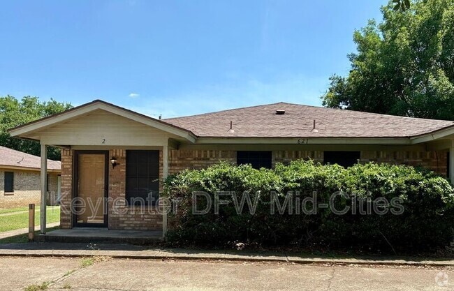 Building Photo - 621 Race St Unit #4 Rental