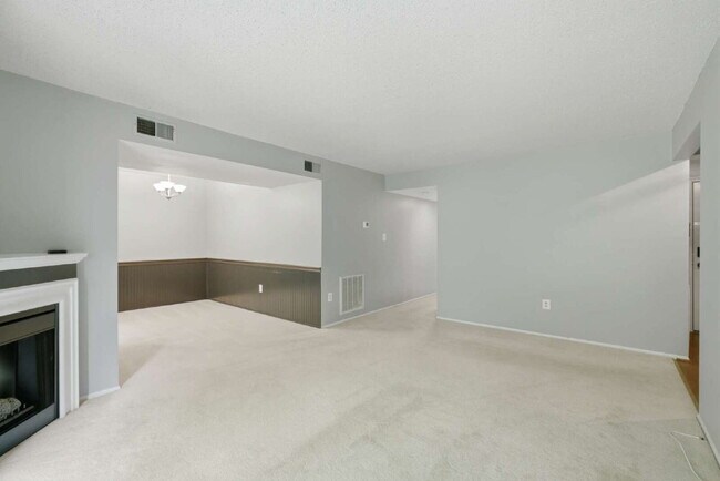 Photo - Lakeside End-Unit Condo Near Metro Convenience Unit #251