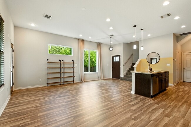 Building Photo - 5105 Ricky St Unit B