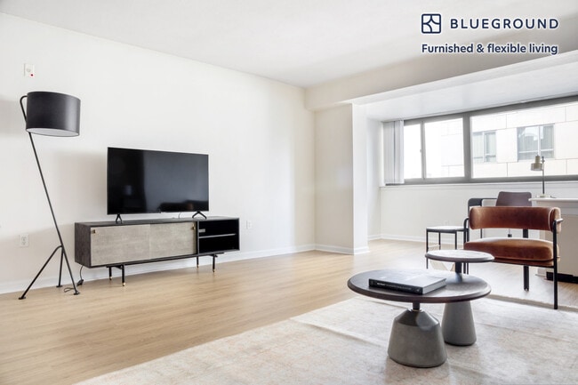 Photo - 1 Emerson Pl Unit FL6-ID497