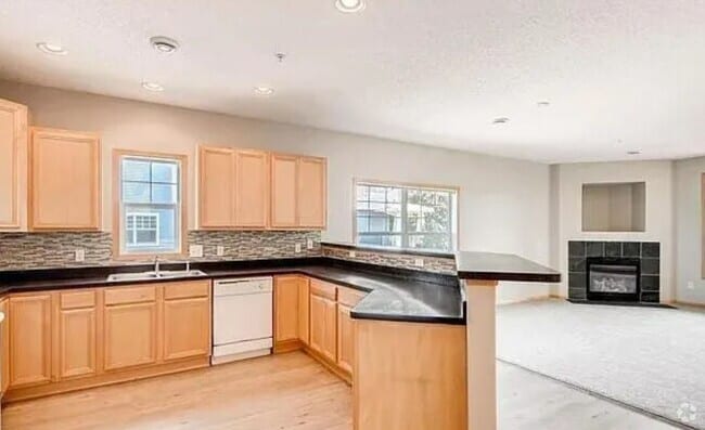 Building Photo - Modern Comfort & Convenience in Plymouth f... Rental