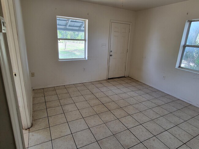 307 E Magnolia St