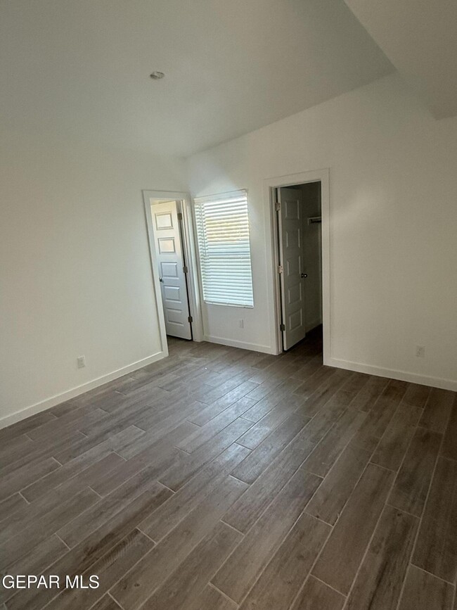 Photo - 7746 Kiely Rd