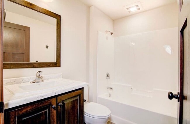 Photo - 971 Daisy Ln