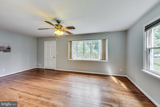 Photo - 6641 Barrett Rd