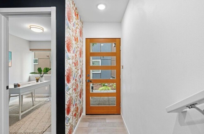 Photo - 5915B California Ave SW