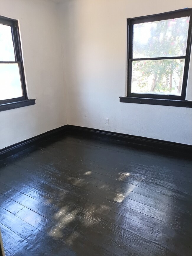 Photo - 210 E Normandie Ave