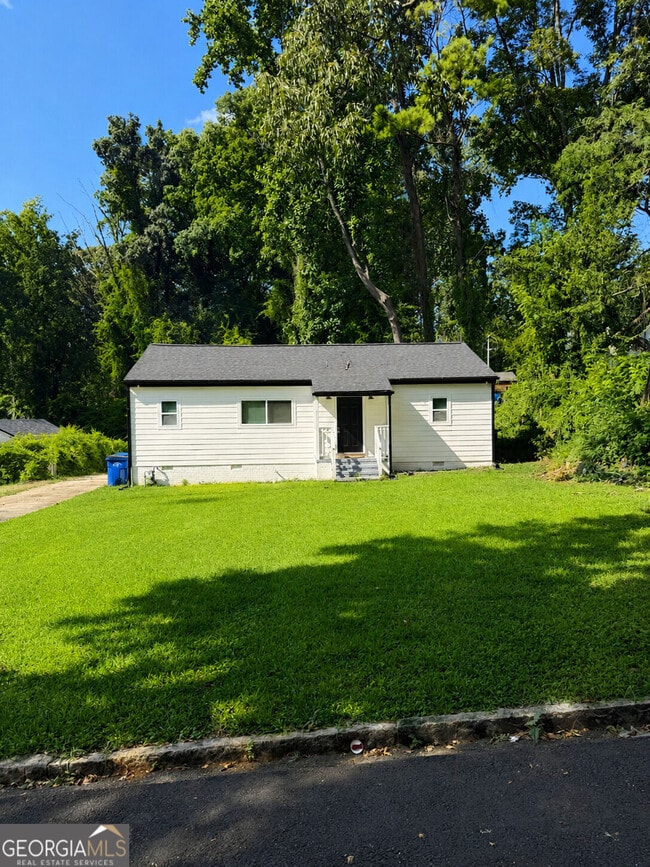 Photo - 2026 Lisbon Dr SW