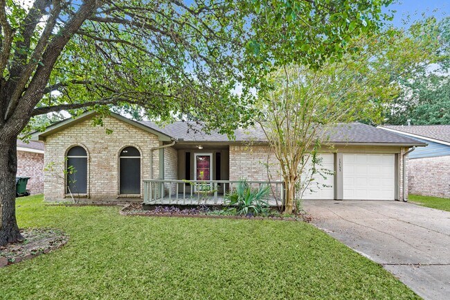 Building Photo - 13755 Drakewood Dr Rental