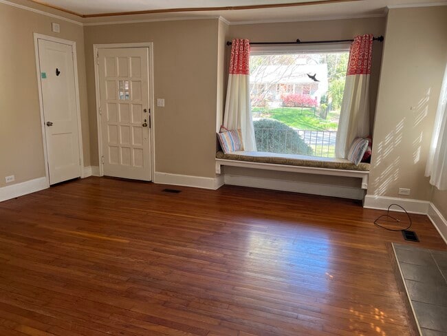 Photo - 905 Demerius St