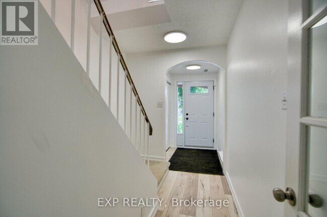 Photo - 90 Lightfoot Pl