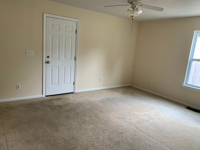 Photo - 125 Hudson Dr NW