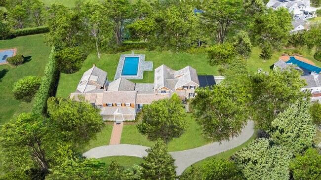 Photo - 138 Mecox Road House