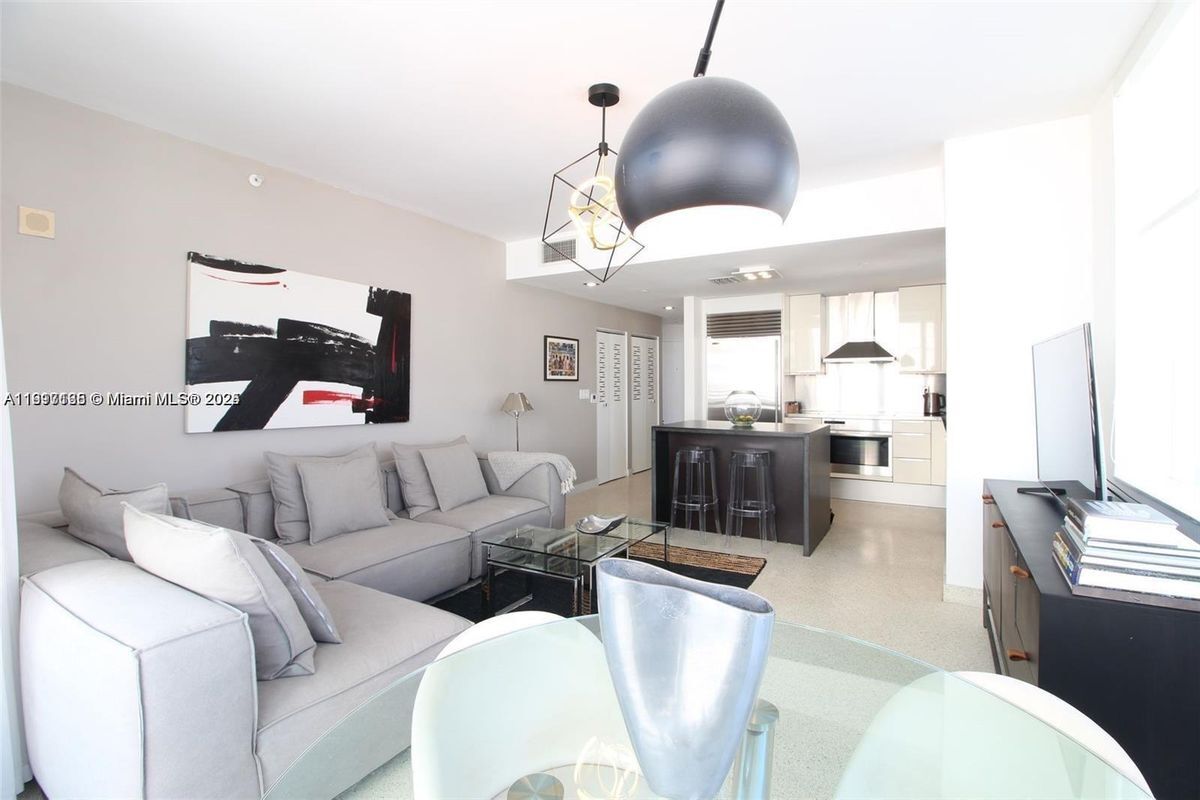 Photo - 225 Collins Ave