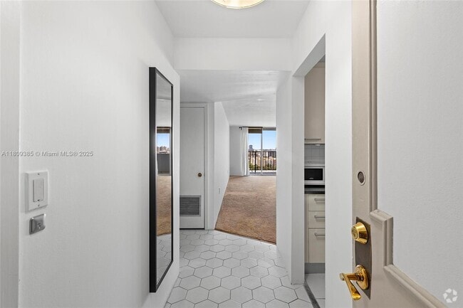 Building Photo - 2780 NE 183rd St Unit 1911 Rental