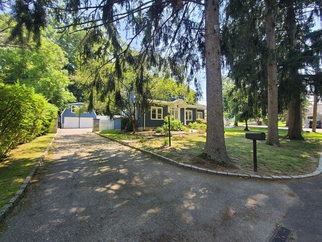 2 Beach Rd