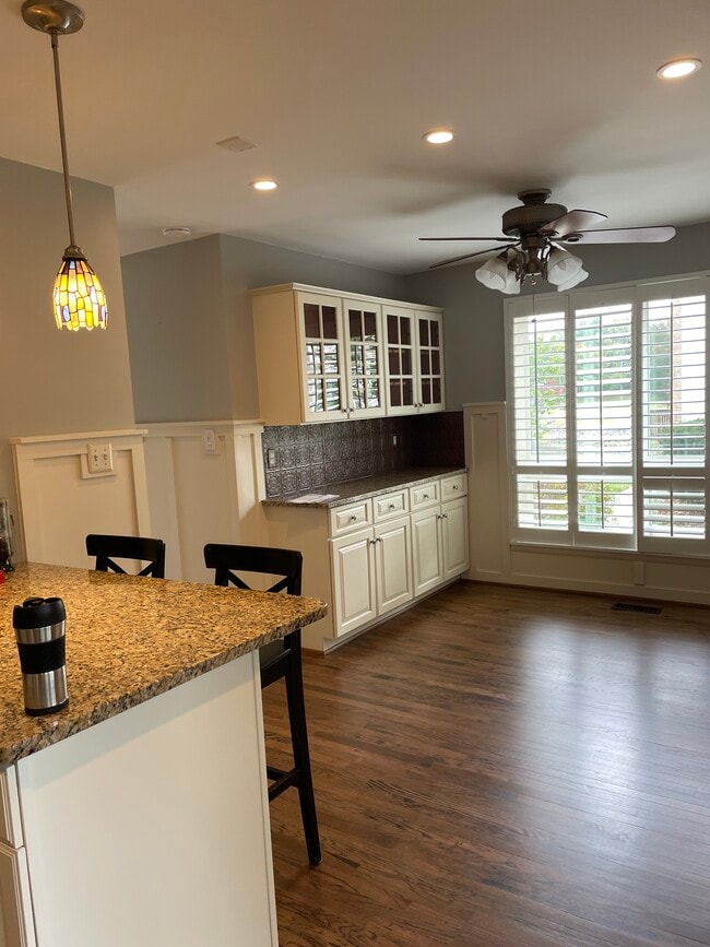 Photo - 7527 Broken Staff