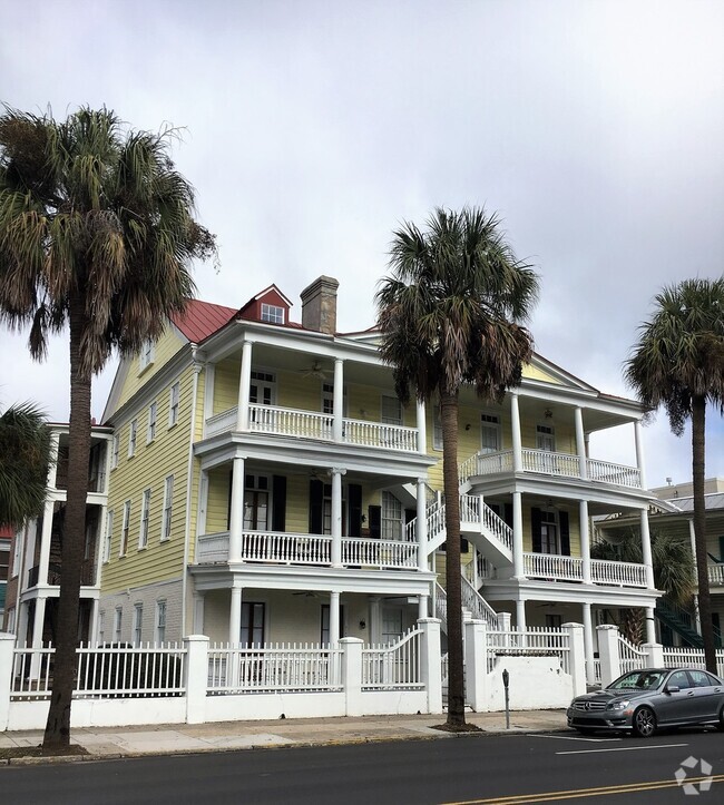 Building Photo - Ideally Located Three Bedroom on Calhoun S... Rental