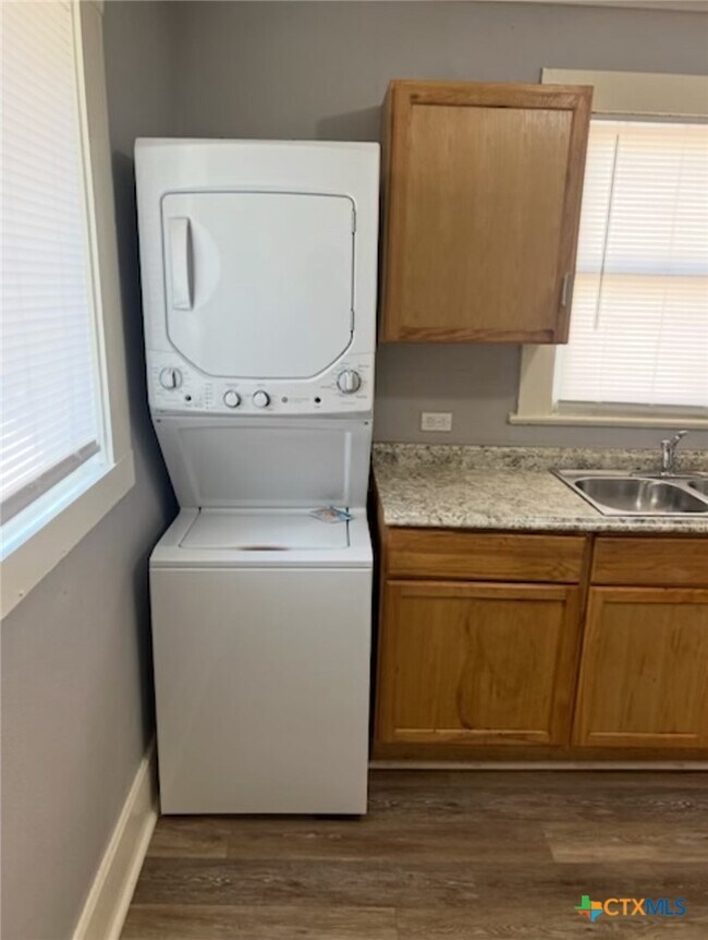 Photo - 205 E Kingsbury St