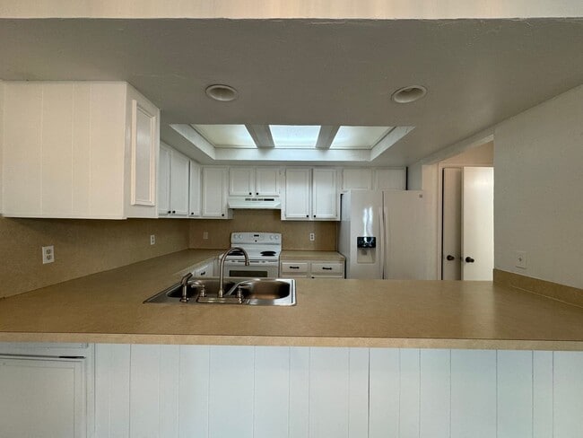 Photo - 1825 Sq Ft- 3 Bed/2Bath Duplex- All Appliances Included