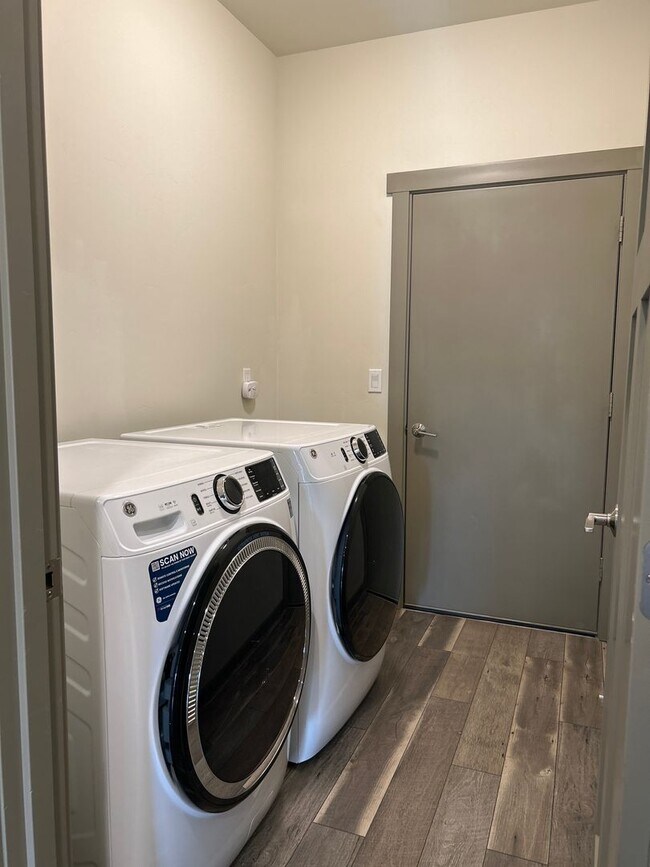 Photo - 1062 SE Balsamroot Ln