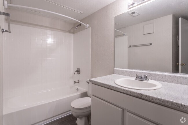 1 BR, 1 BA - 827 SF