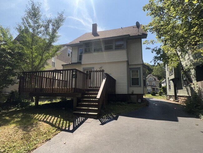 Photo - 935 Westcott St